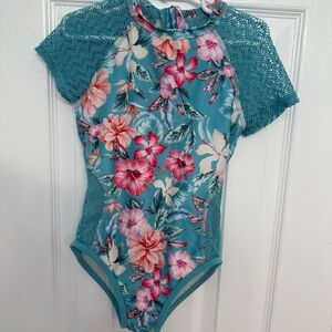 Girl swimsuit Sz 6/7